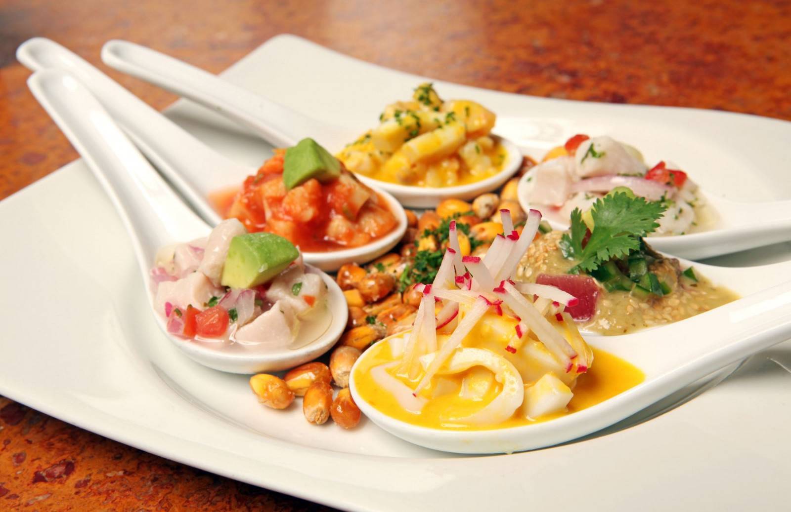 Это лучшие рецепты от Гастона Акурио: перуанская еда на стол